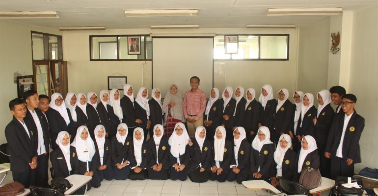 Praktek Kunjungan Lapangan Mahasiswa Prodi D IV Kesehatan Goes To Bandung