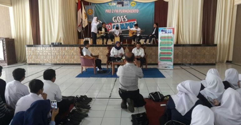 RRI Pro 2 FM Purwokerto Live di Kampus 7