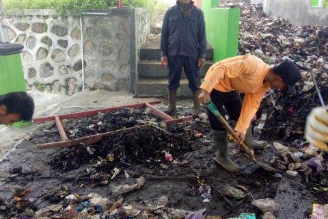 KAMPUS 7 MELAKUKAN PENGOLAHAN SAMPAH TERINTEGRASI